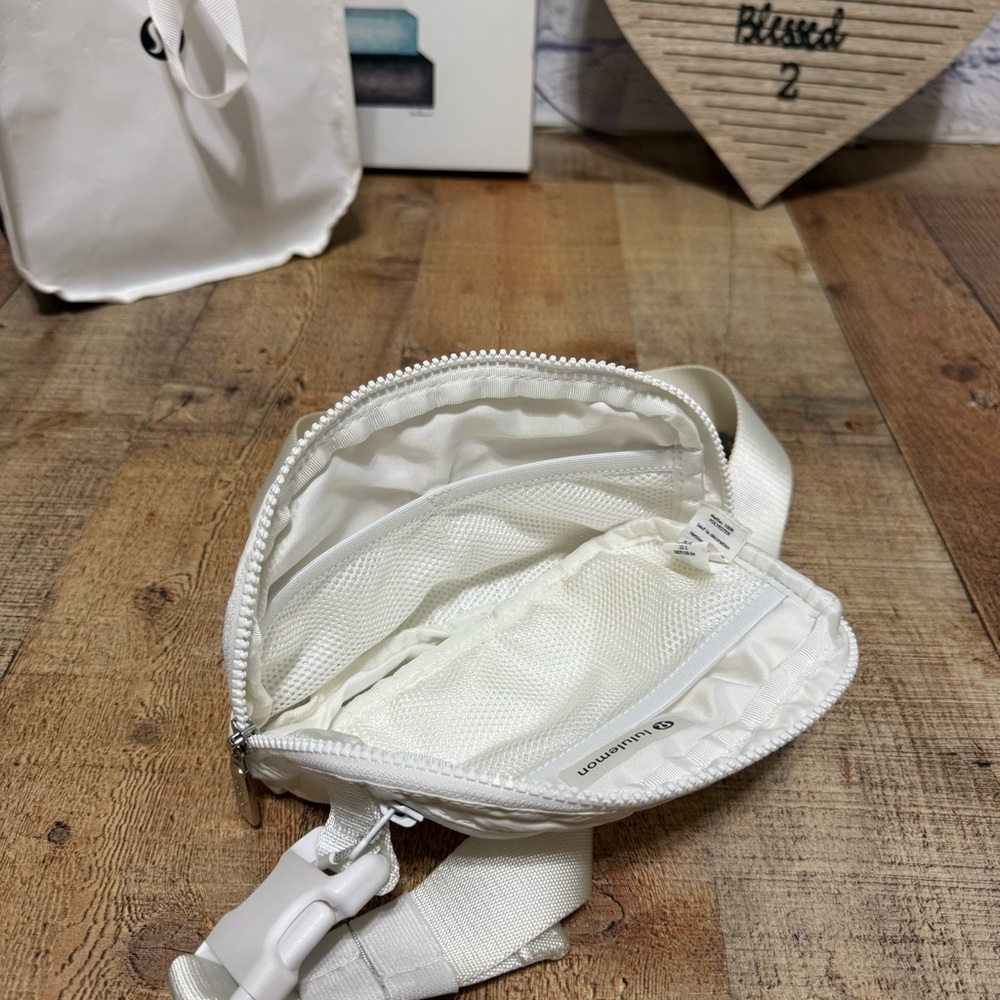 Lululemon
Everywhere Belt Bag 1L - Picture 12 of 14